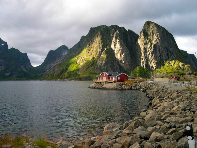 norway-page-lofoten-red-house-lake-full.jpg
