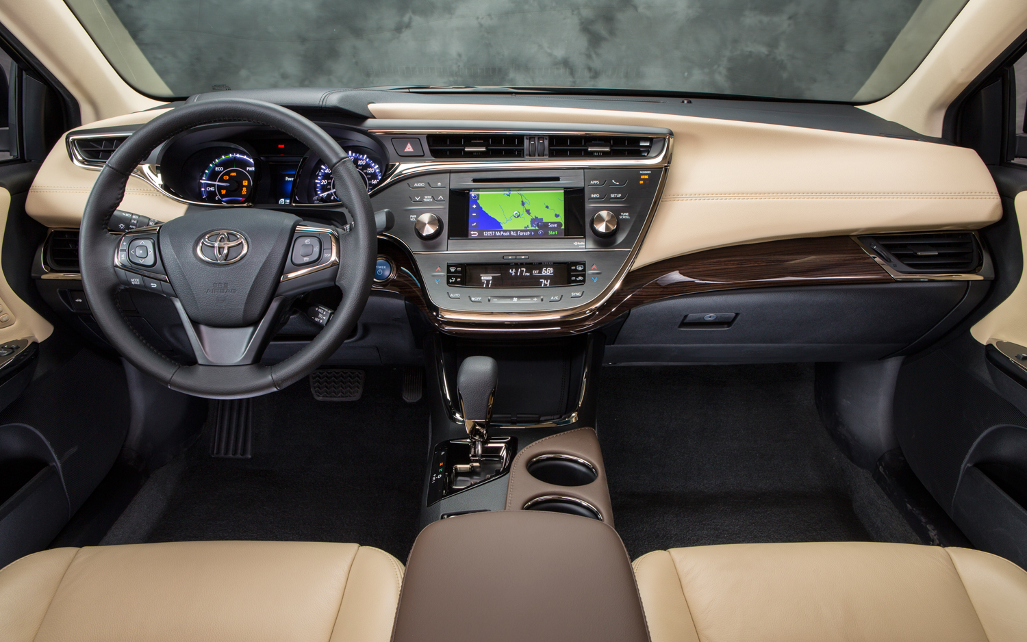 2013-Toyota-Avalon-Hybrid-XLE-cockpit.jpg