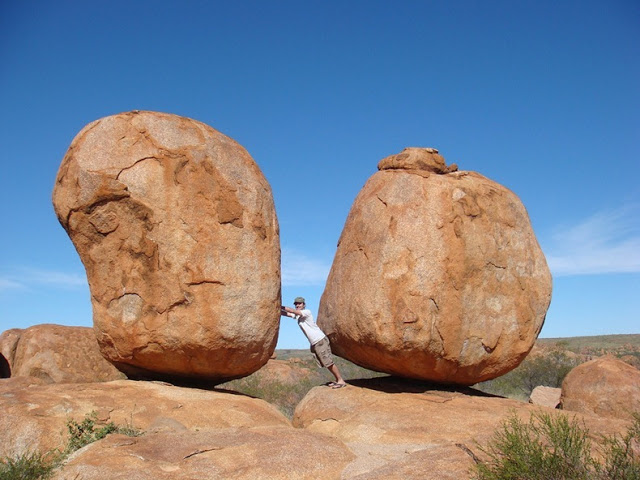 devils-marbles2%5B2%5D.jpg