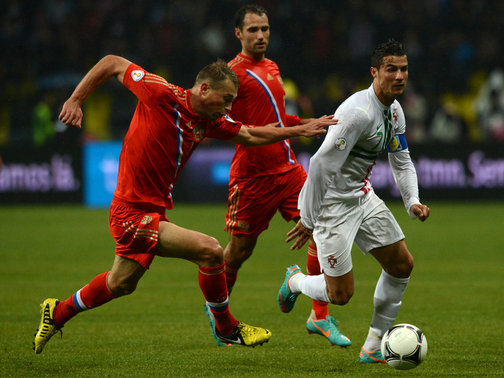 Russia-v-Portugal-Cristiano-Ronaldo-action_2843889.jpg