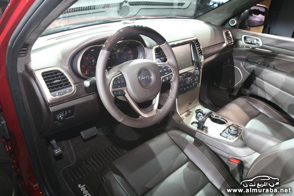 2014-Jeep-Grand-Cherokee-diesel-interior-02.jpg