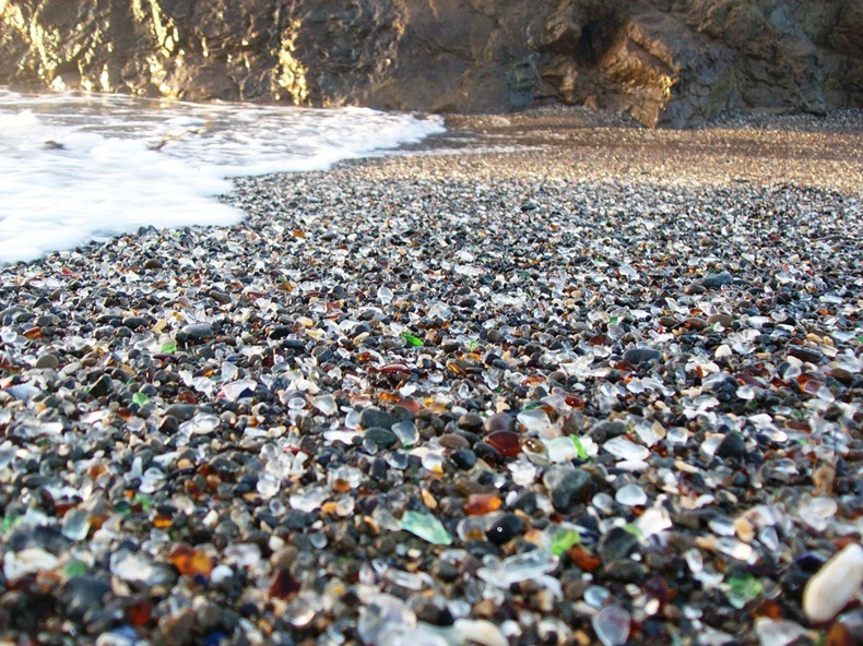 glass-beach-4%255B2%255D.jpg