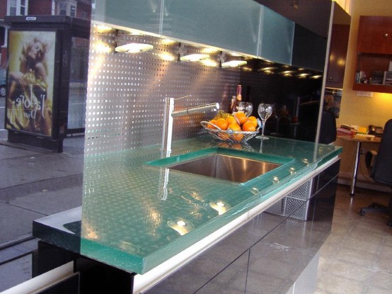 Glass-tops-for-cool-and-unusual-kitchen-designs-from-ThinkGlass-14-554x415.jpg