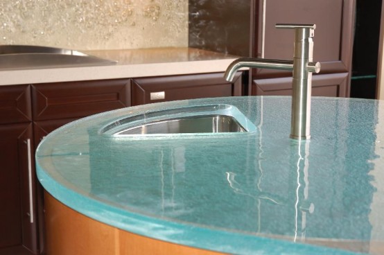Glass-tops-for-cool-and-unusual-kitchen-designs-from-ThinkGlass-8-554x368.jpg
