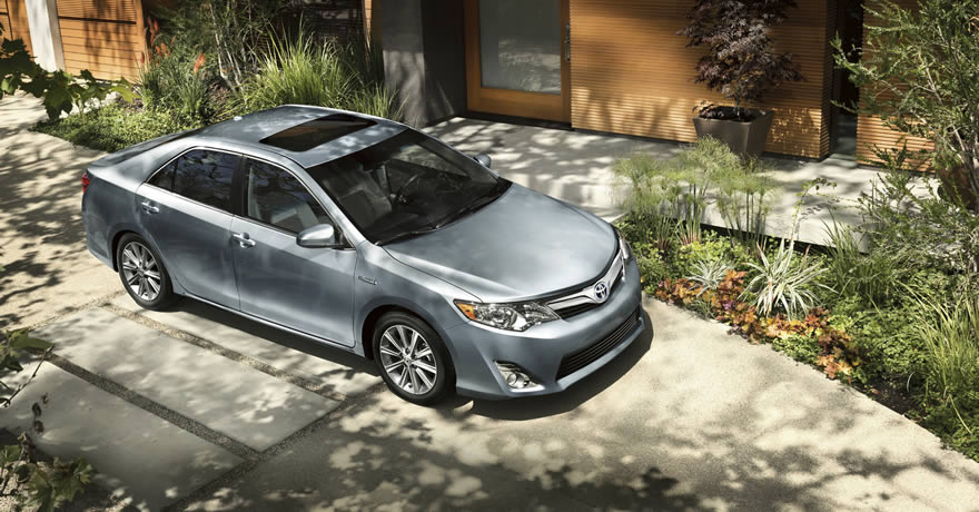 2013_Toyota_Camry-2.jpg