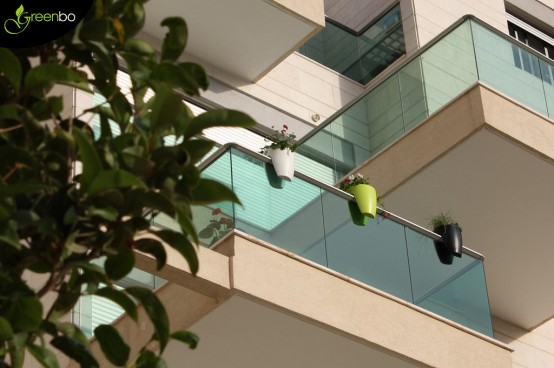 greenbo-modern-balcony-planters-7-554x368.jpg