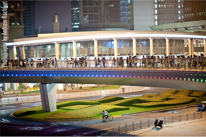 lujiazui-pedestrian-bridge-2%25255B6%25255D.jpg