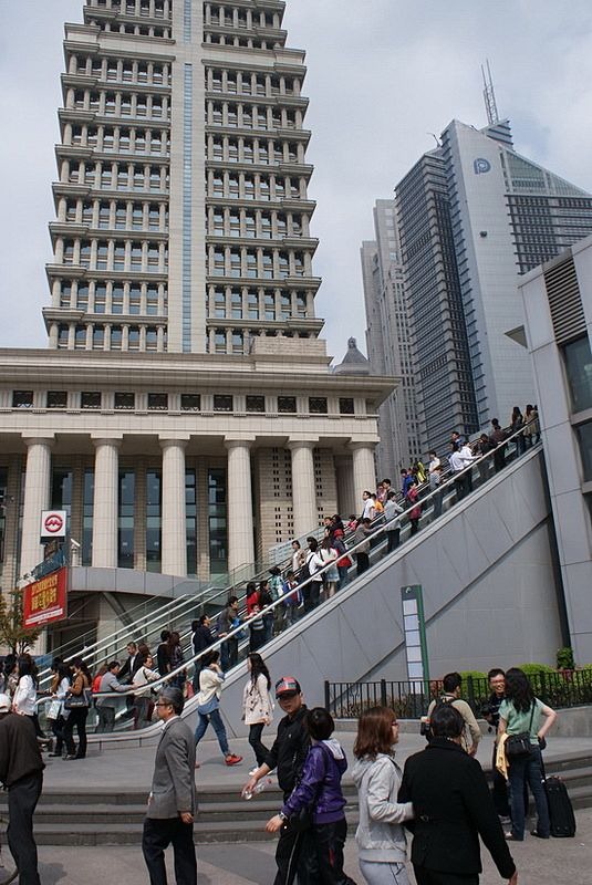 lujiazui-pedestrian-bridge-6%25255B3%25255D.jpg