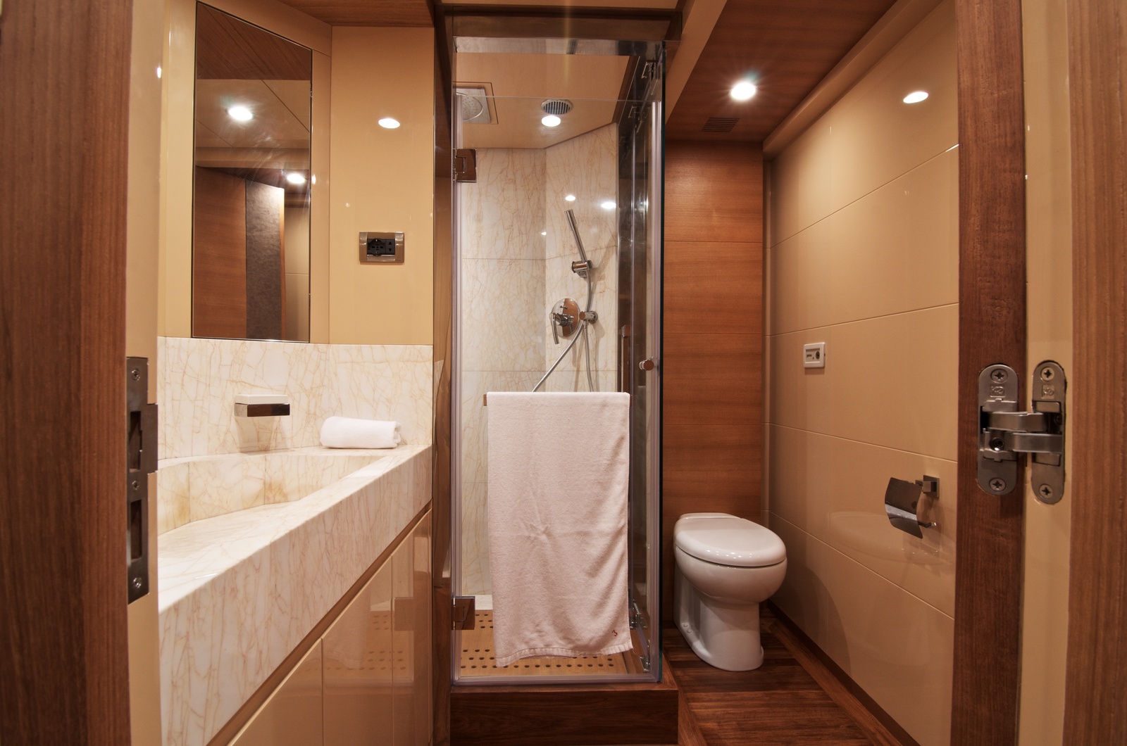 Luxury-yacht-Electra-VIP-cabins-bathroom.jpg