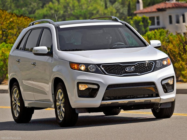 Kia-Sorento_2013_800x600_wallpaper_05.jpg