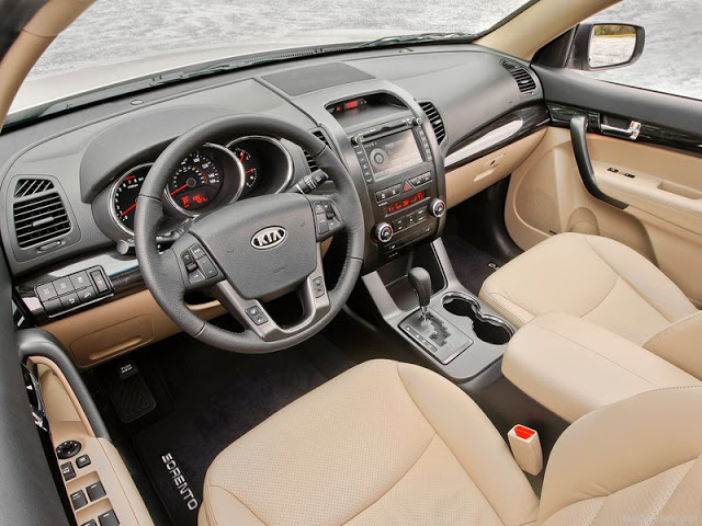 Kia-Sorento_2013_800x600_wallpaper_10.jpg