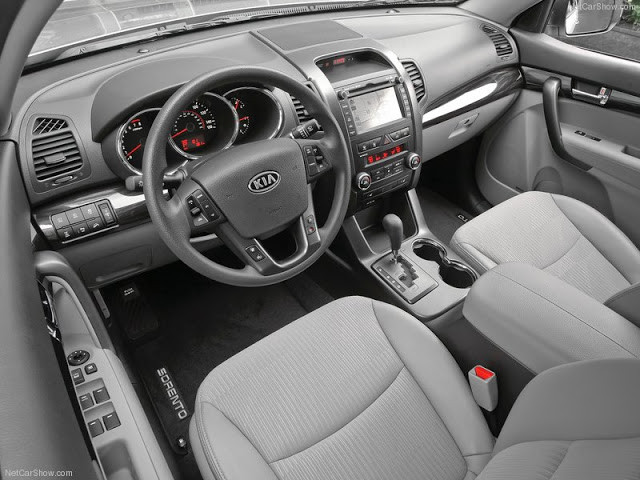 Kia-Sorento_2013_800x600_wallpaper_11.jpg