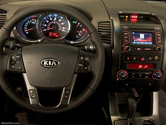 Kia-Sorento_2013_800x600_wallpaper_12.jpg