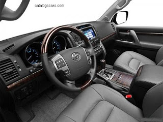 TOYOTA%20LAND%20CRUISER_2013_800x600_wallpaper_17.jpg