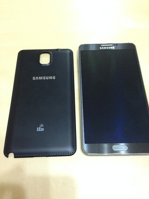 Samsung-Galaxy-Note%203-unboxing-2_ac08.jpg