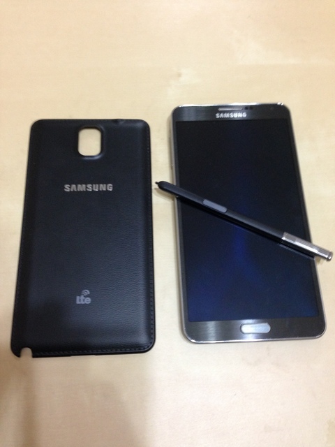 Samsung-Galaxy-Note%203-unboxing-3_7cec.jpg