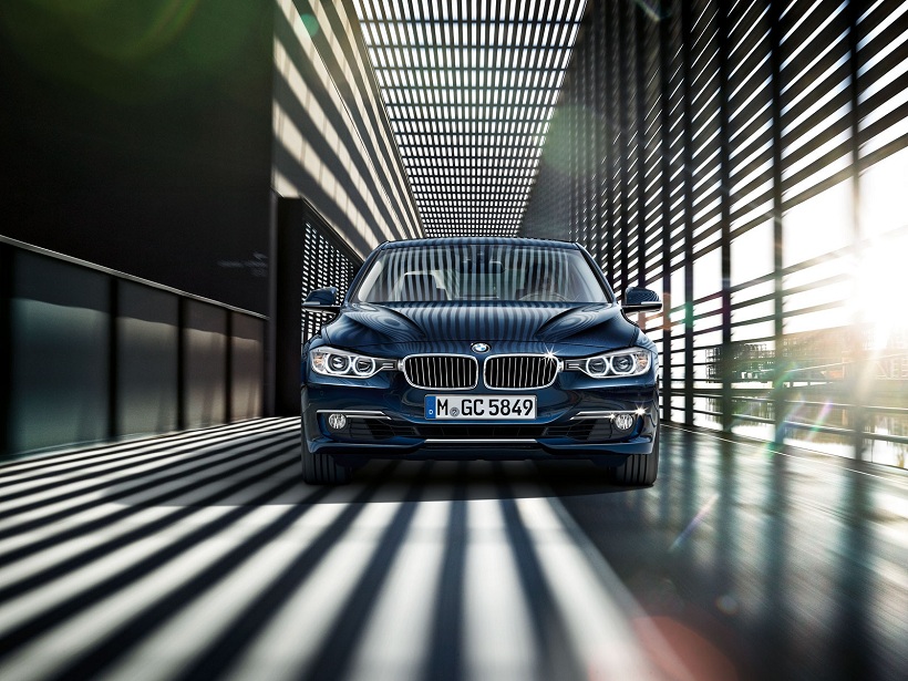 2014_BMW_3_Series_Sedan_Front.jpg
