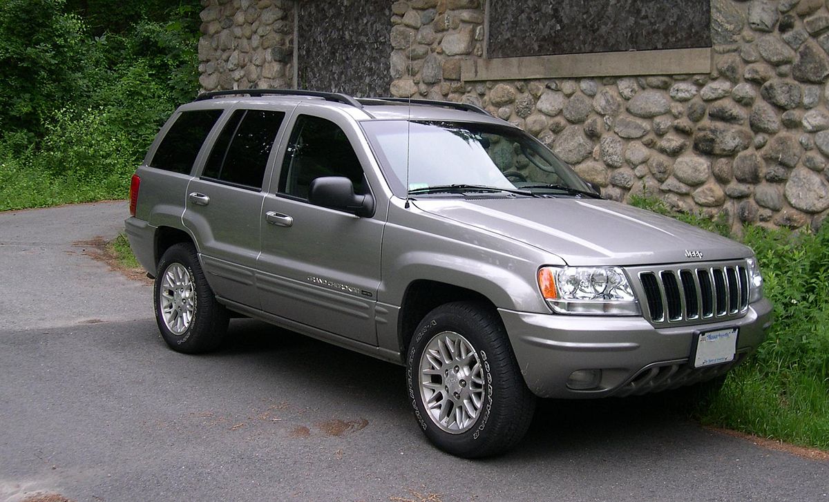 1200px-Jeep_Grand_Cherokee_WJ_34h.jpg