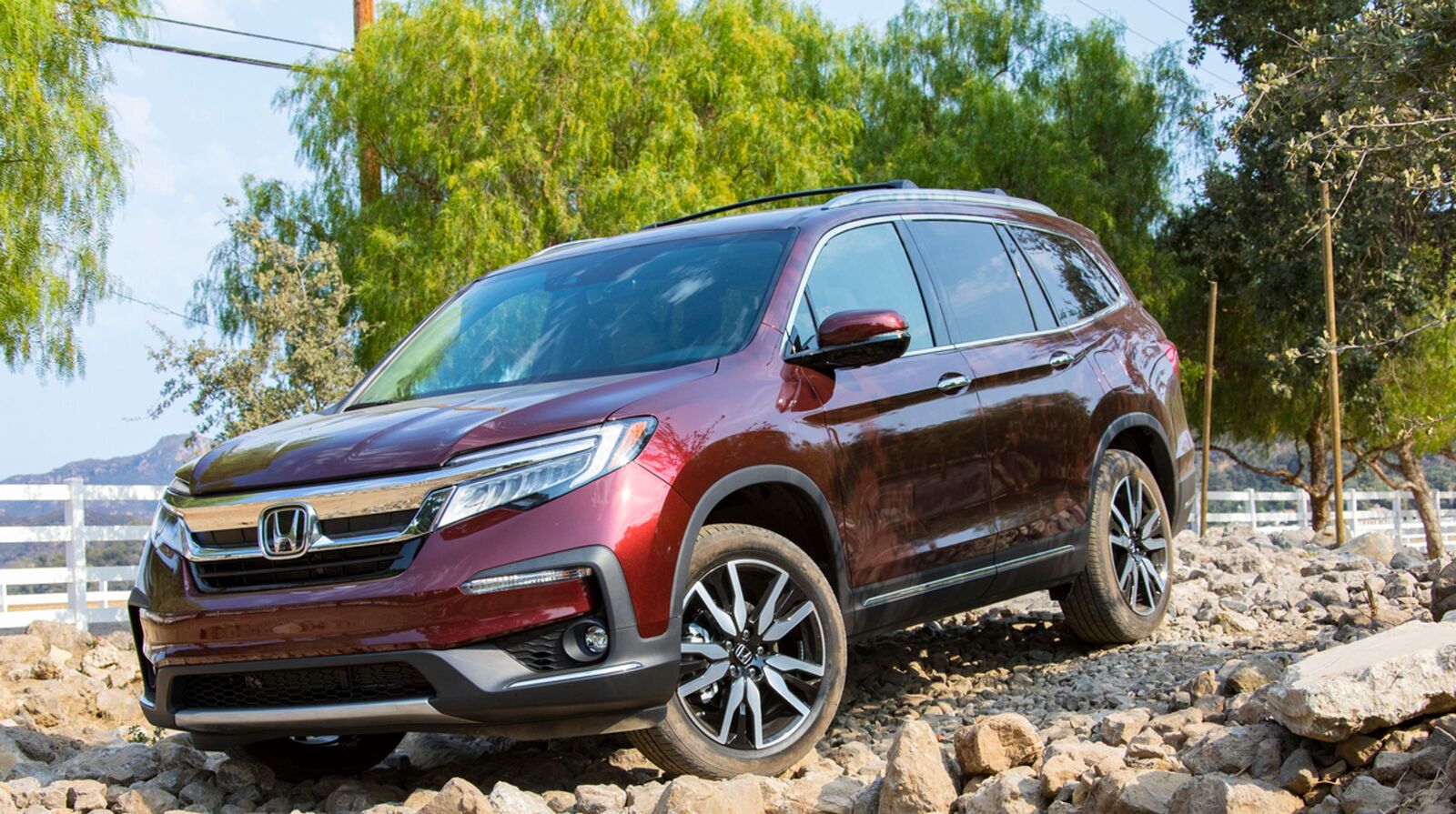 1de58d02-23b4-4f4f-a574-b9a80fff383a-091618_D_2019Honda_Pilot_Elite.jpg