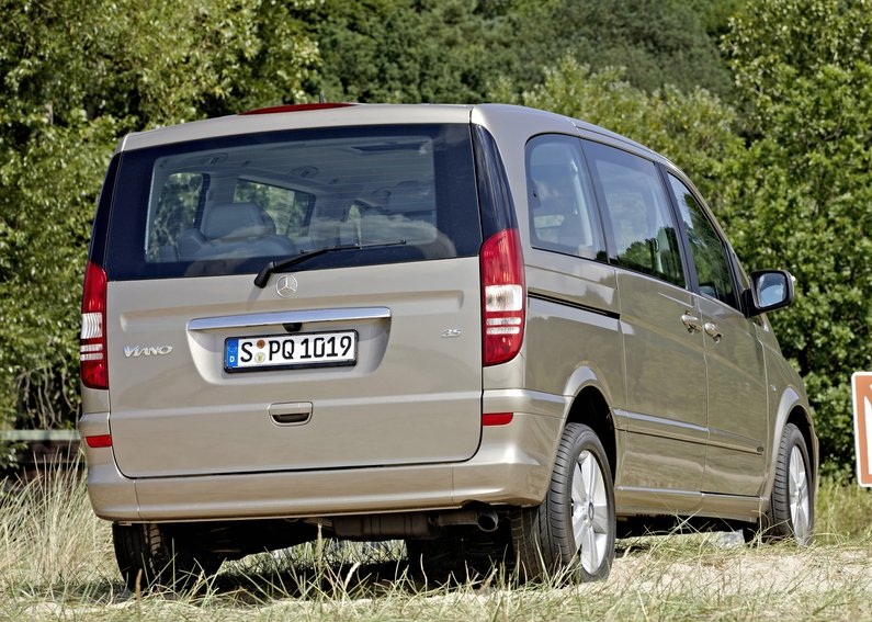 mercedes-benz-viano_2011_800x600_wallpaper_38.jpg