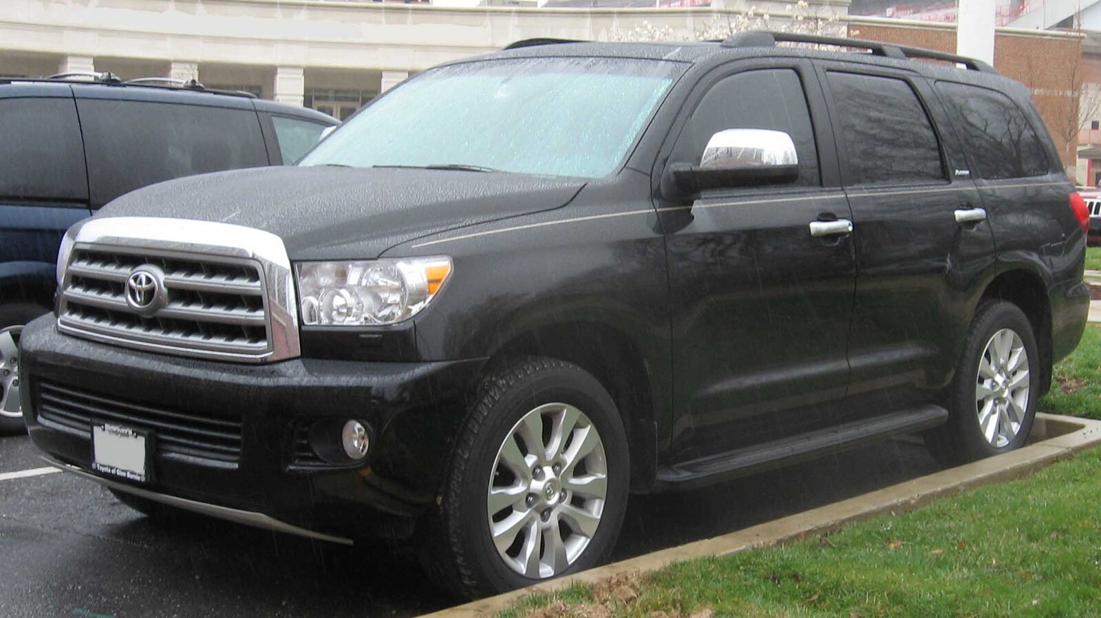 2008_Toyota_Sequoia_Platinum.jpg