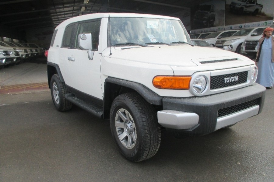 Toyota-FJ-Cruiser-2017.jpg