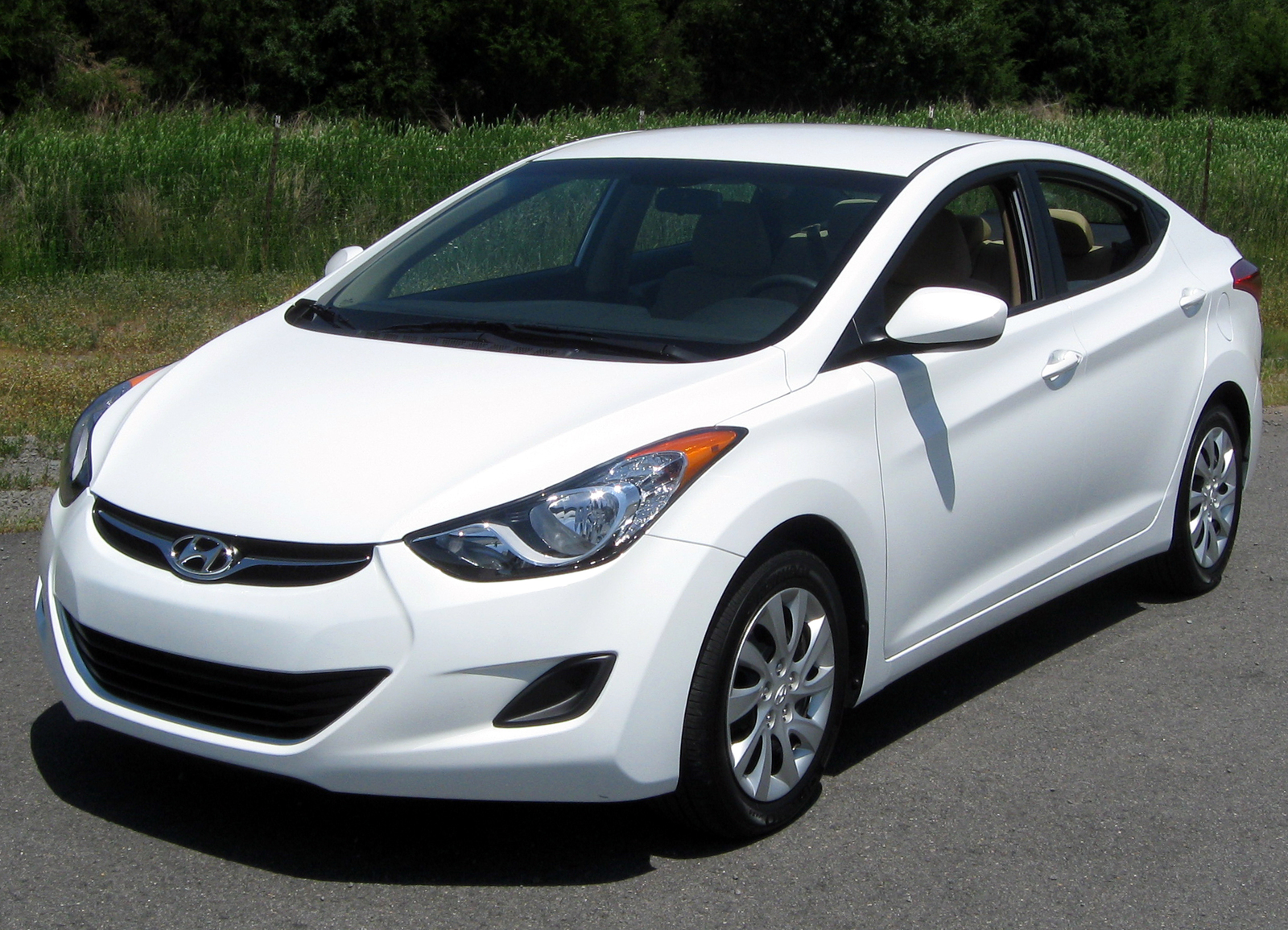 2011_Hyundai_Elantra_GLS_--_06-02-2011_2.jpg