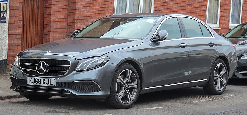 800px-2019_Mercedes-Benz_E220d_SE_Automatic_2.0_Front.jpg