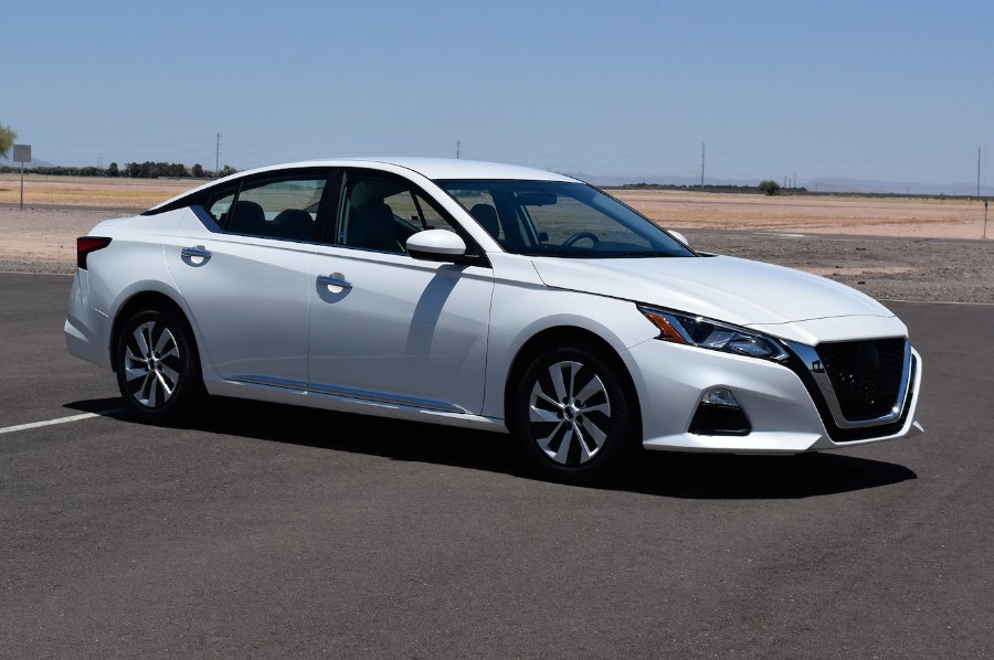 2019-Nissan-Altima-prototype-white-side-front-view-1.jpg