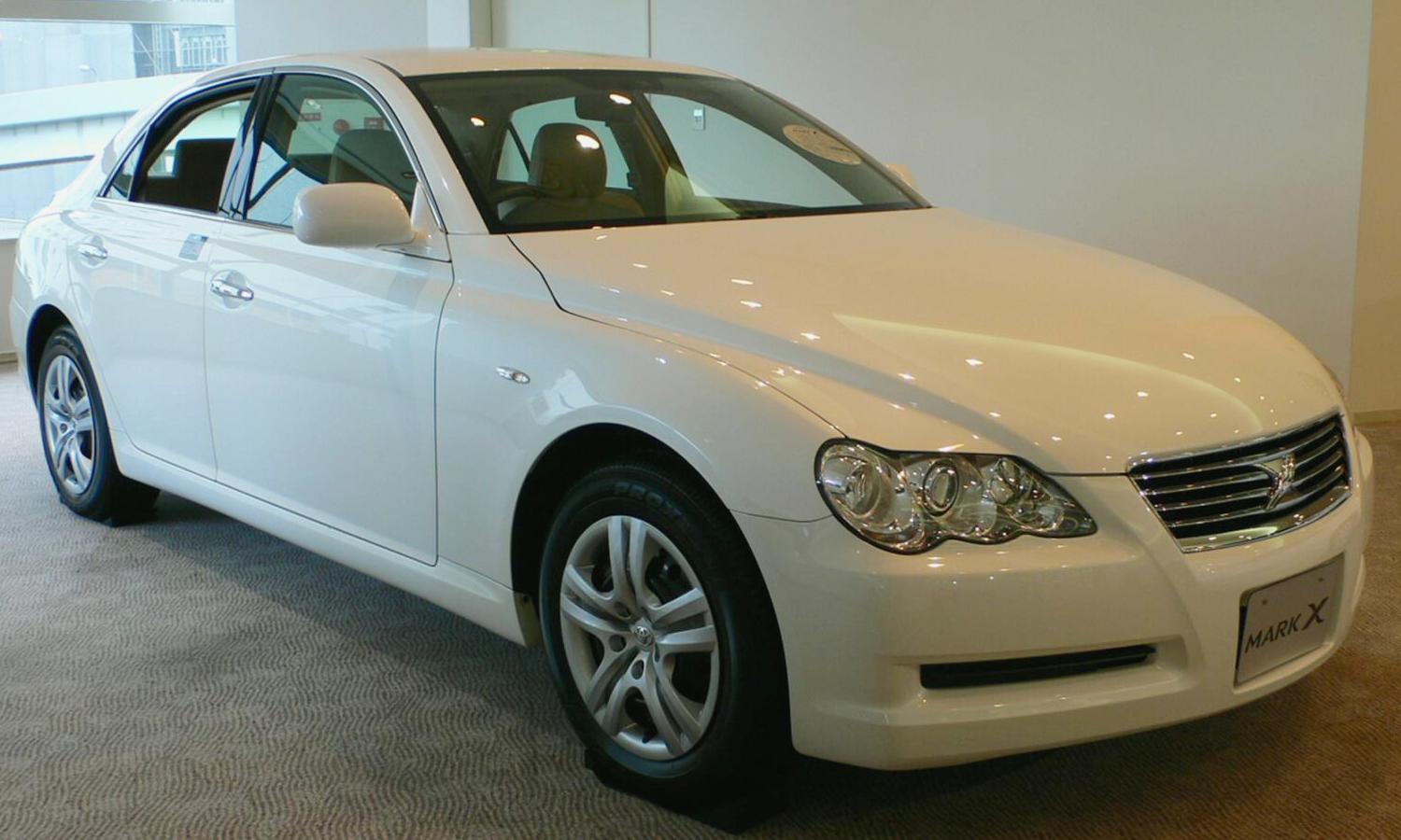 2004_Toyota_Mark-X_01.jpg