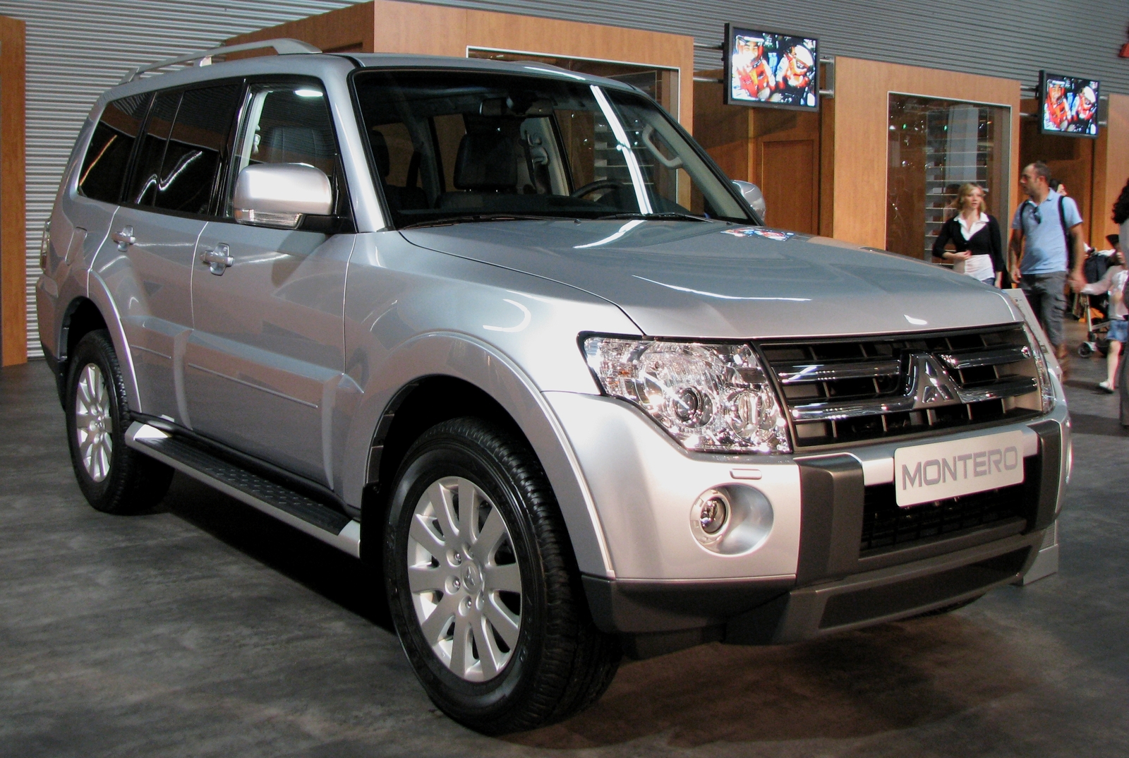 Mitsubishi_Montero_4.jpg