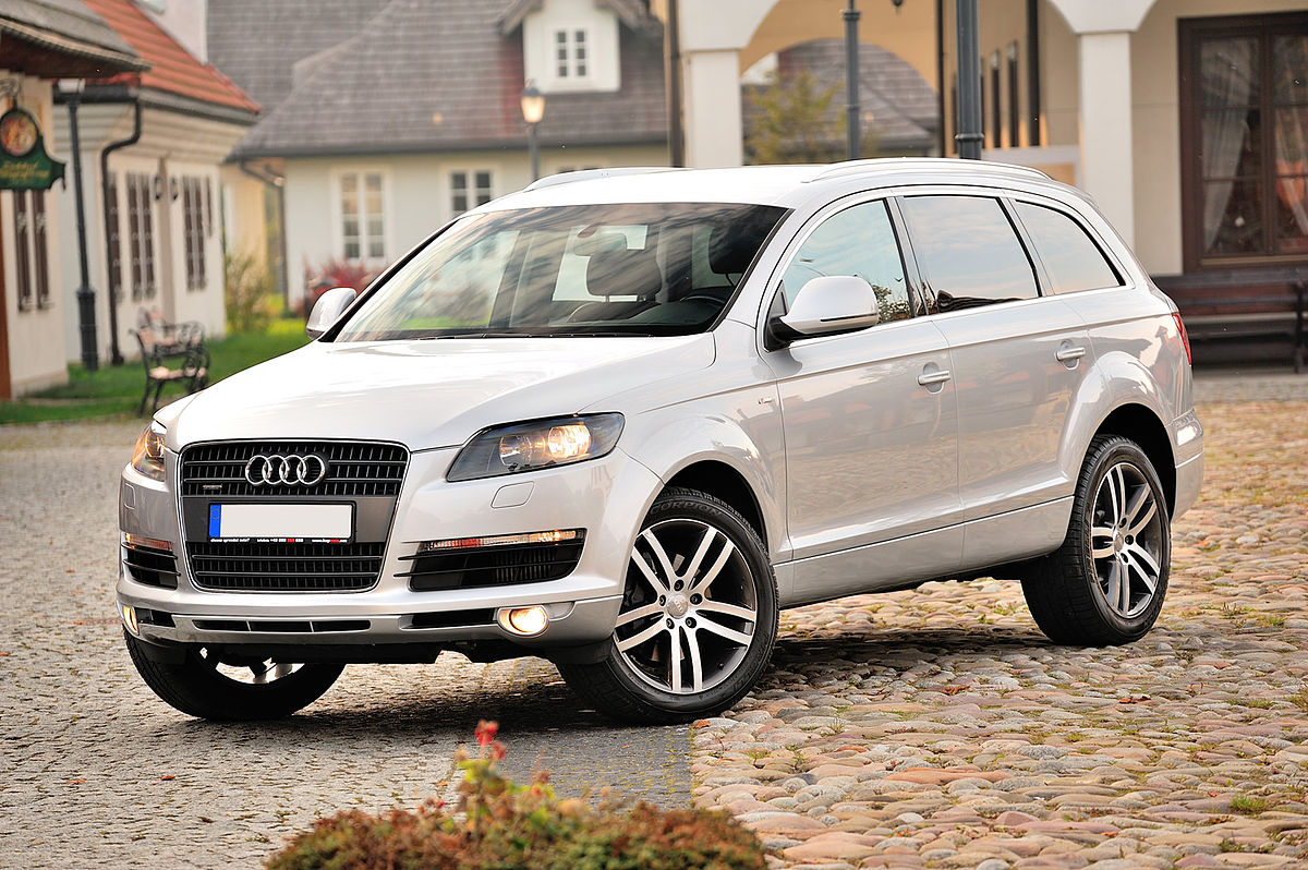 1200px-Audi_Q7_4x4.jpg
