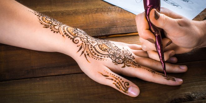 Painted-with-henna-660x330.jpg