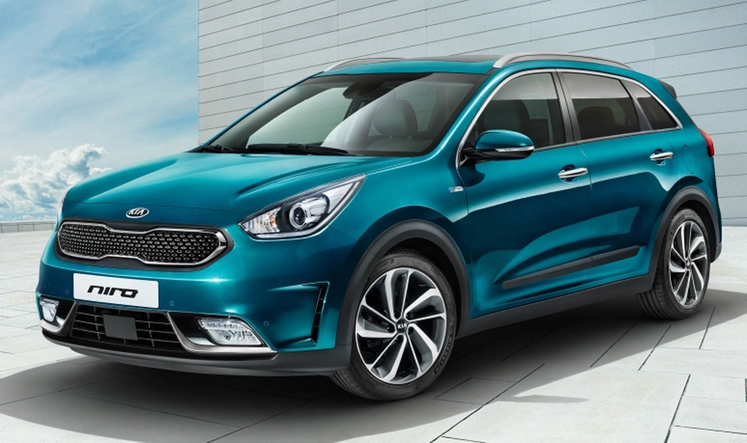 Kia-Niro-Exterior-04.jpeg.crop_.1360.714.high_.jpg