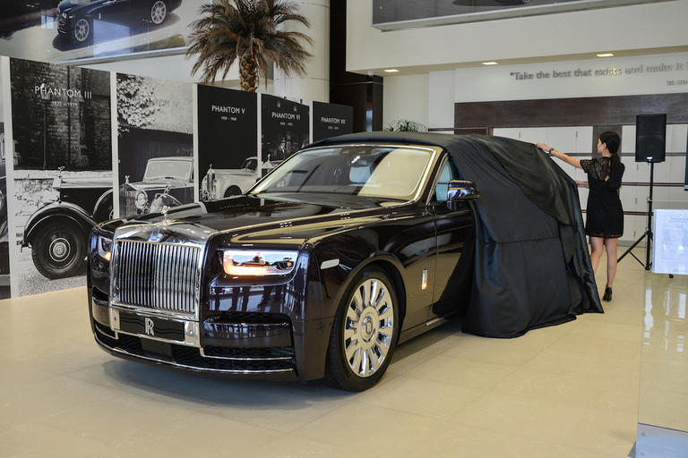 78-140202-phantom-uae-luxurious-car-2.jpg