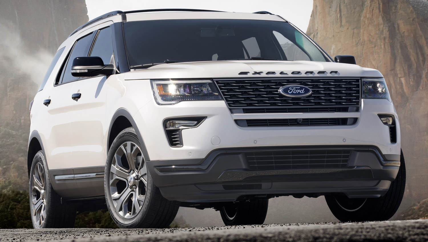 18-Ford-Explorer-Sport_HR_021.jpg