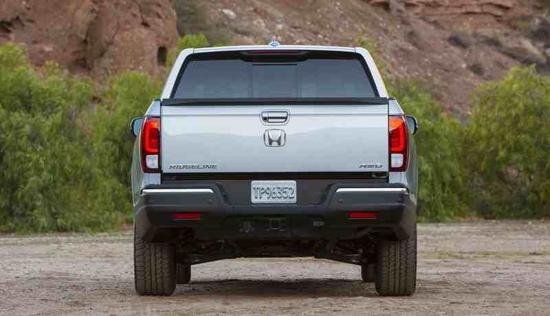 The-back-of-the-Honda-Ridgeline-2017.jpg