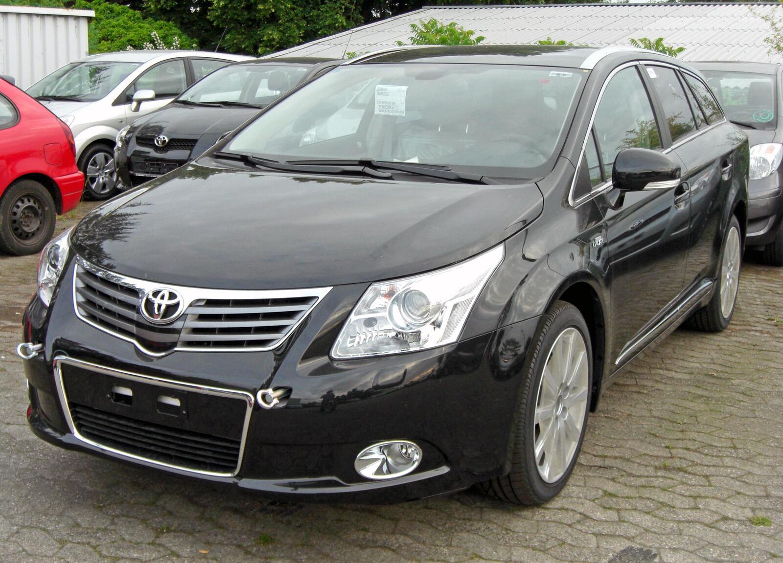 Toyota_Avensis_III_Combi_20090603_front.jpg