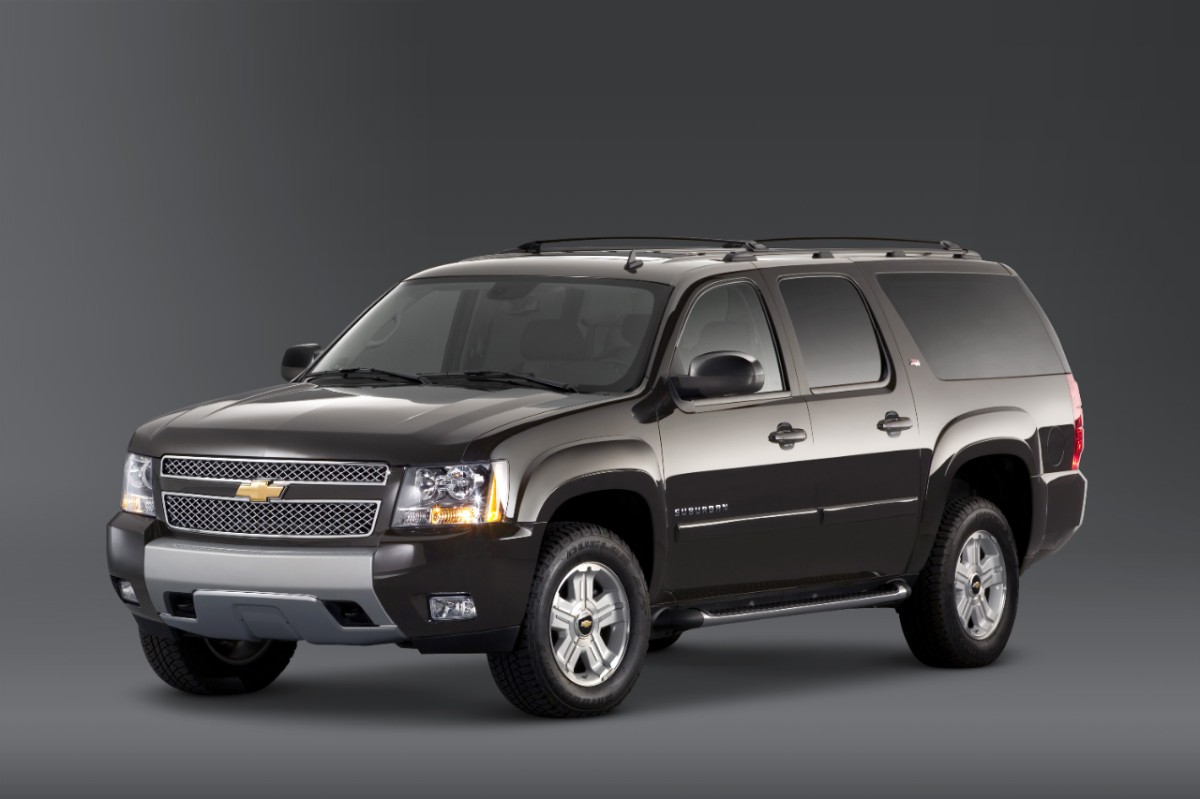 2014-chevrolet-suburban-04.jpg