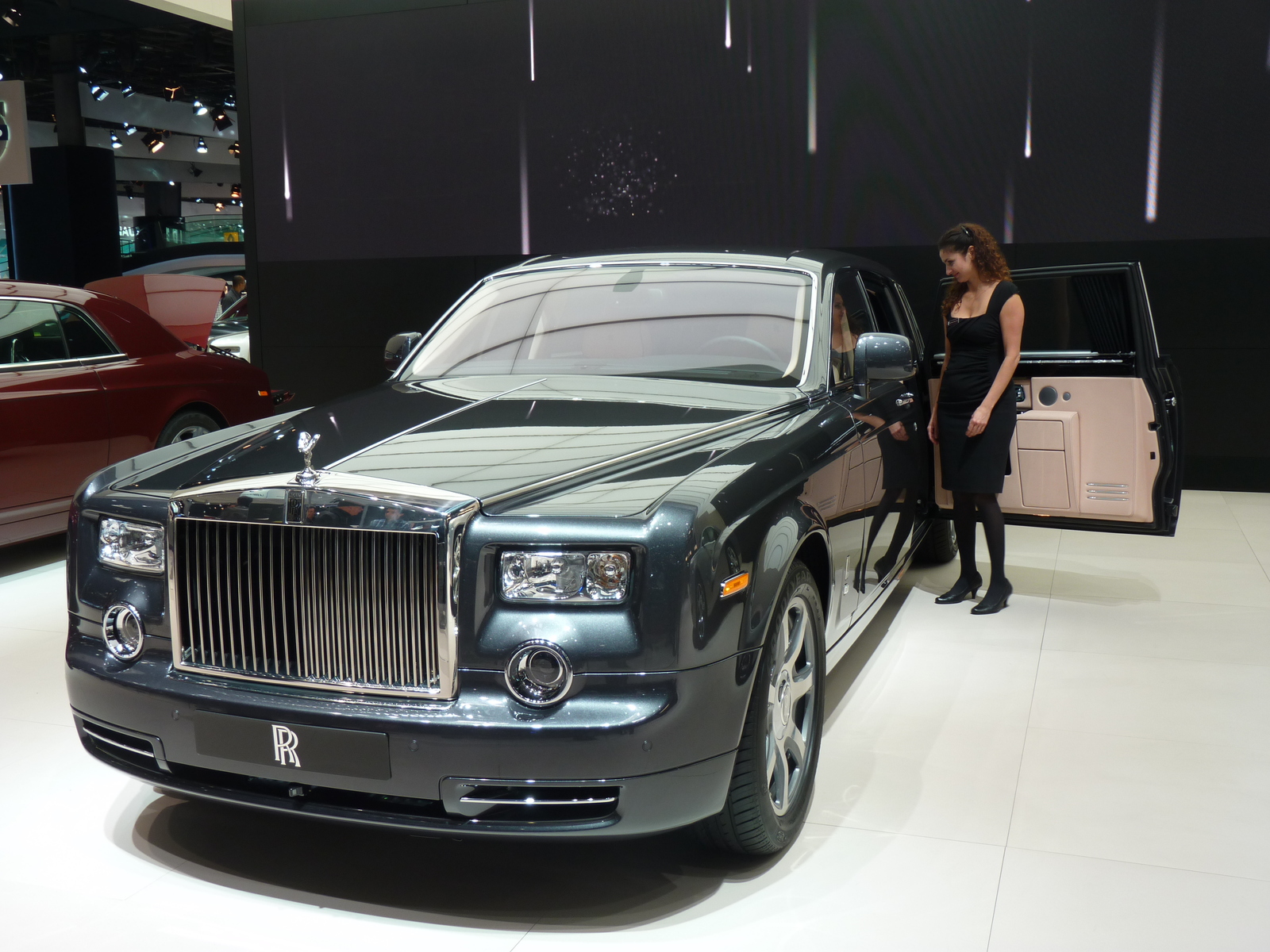 2010_Rolls-Royce_Phantom_Mondial_de_l%27automobile_Paris.jpg