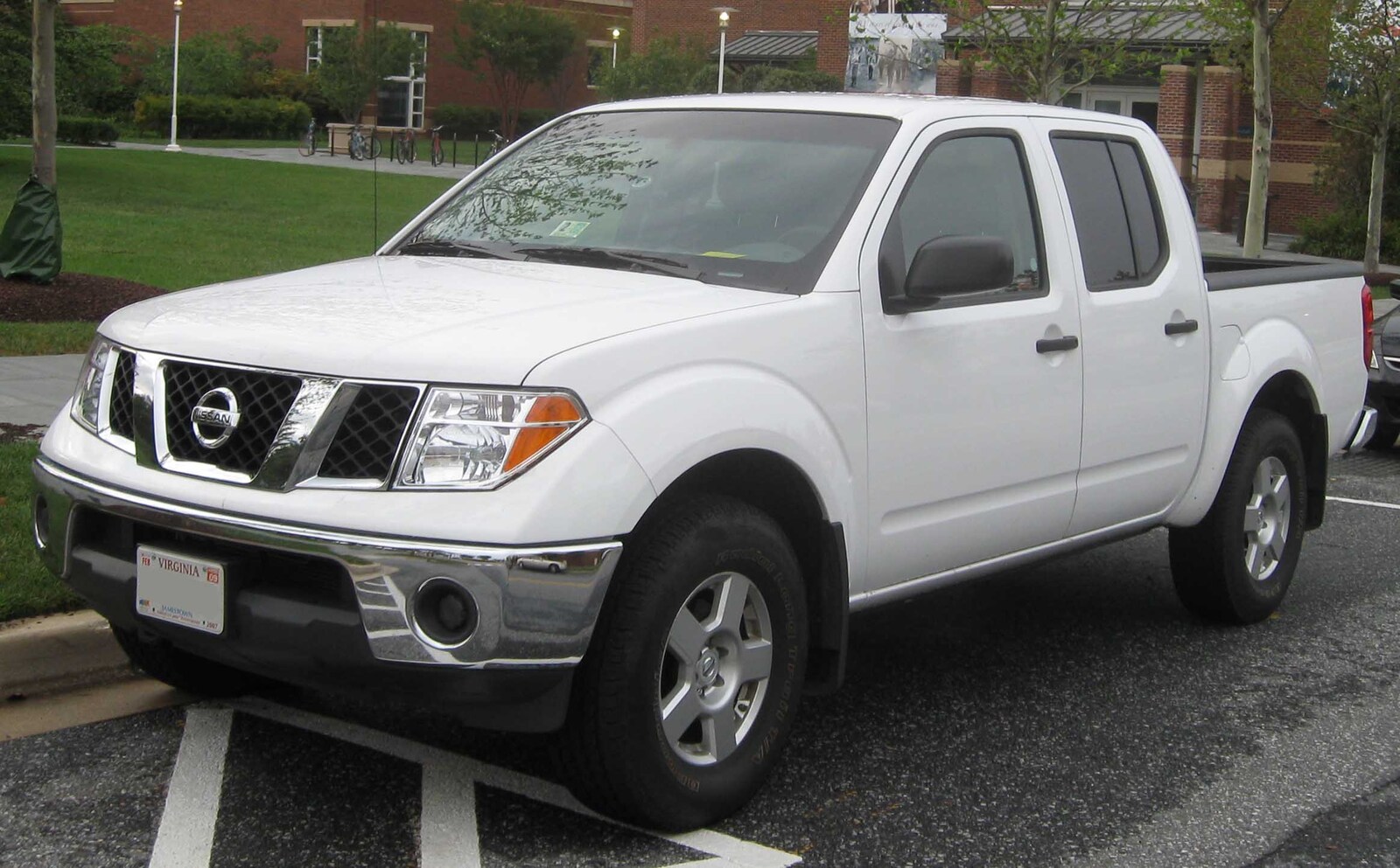 2nd_Nissan_Frontier_SE_crew_cab.jpg