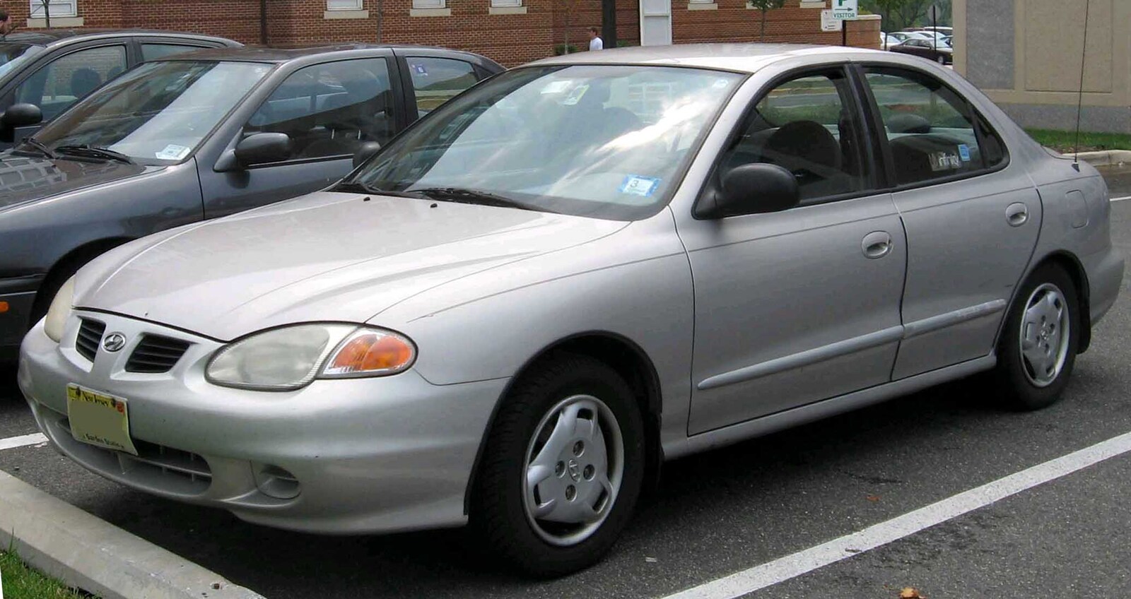 98-00_Hyundai_Elantra_Sedan.jpg