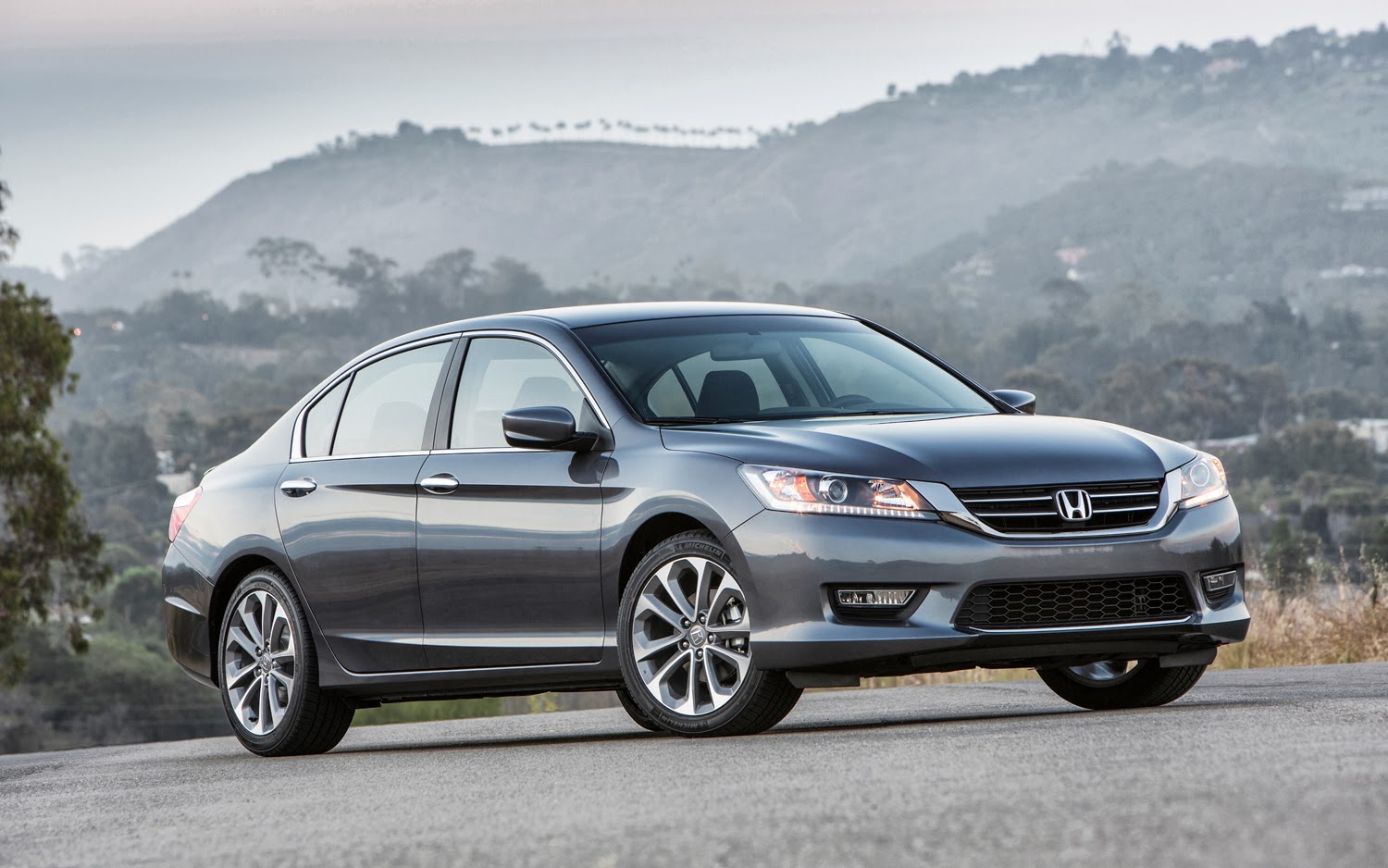 2013-Honda-Accord-Sport-Sedan-front-three-quarters.jpg