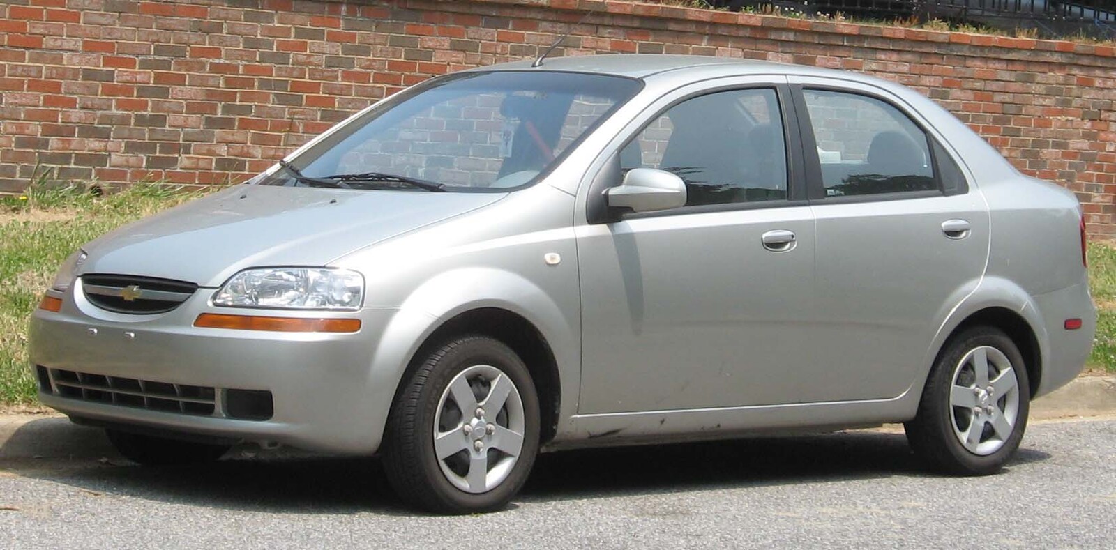 04-06_Chevrolet_Aveo_sedan_3.jpg