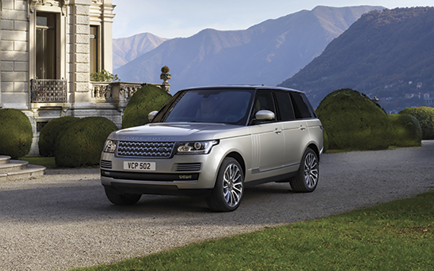 756765-2017-Land-Rover-Range-Rover-front-three-quarter-02.jpg