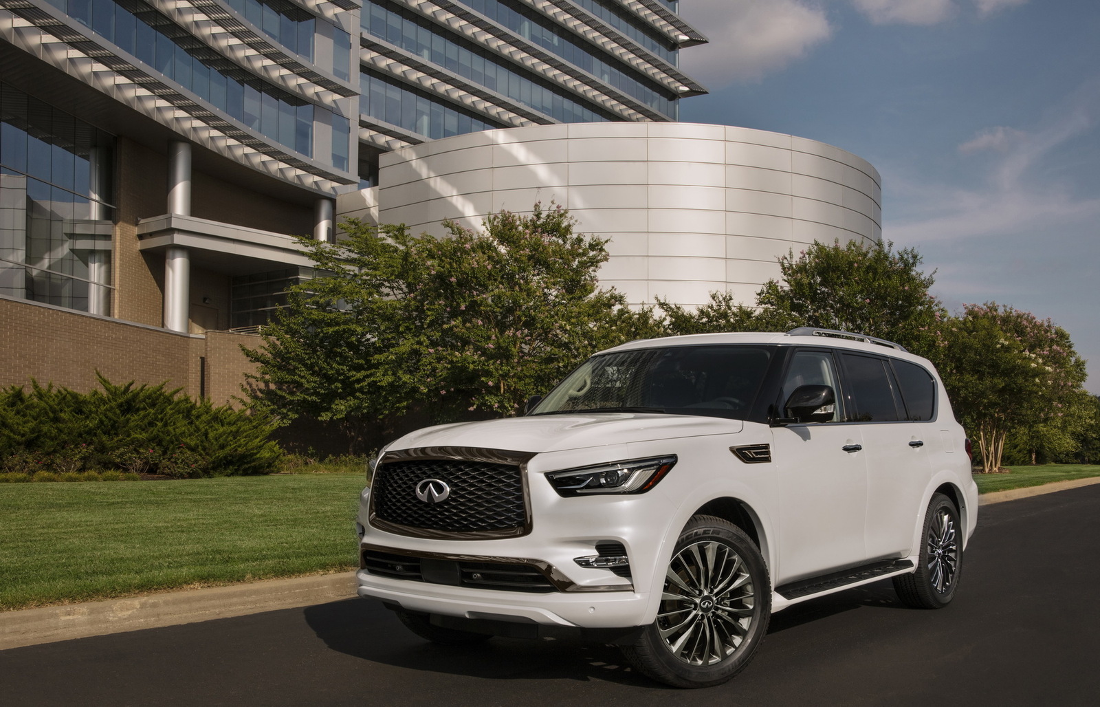 2021-infiniti-qx80-update-4.jpg