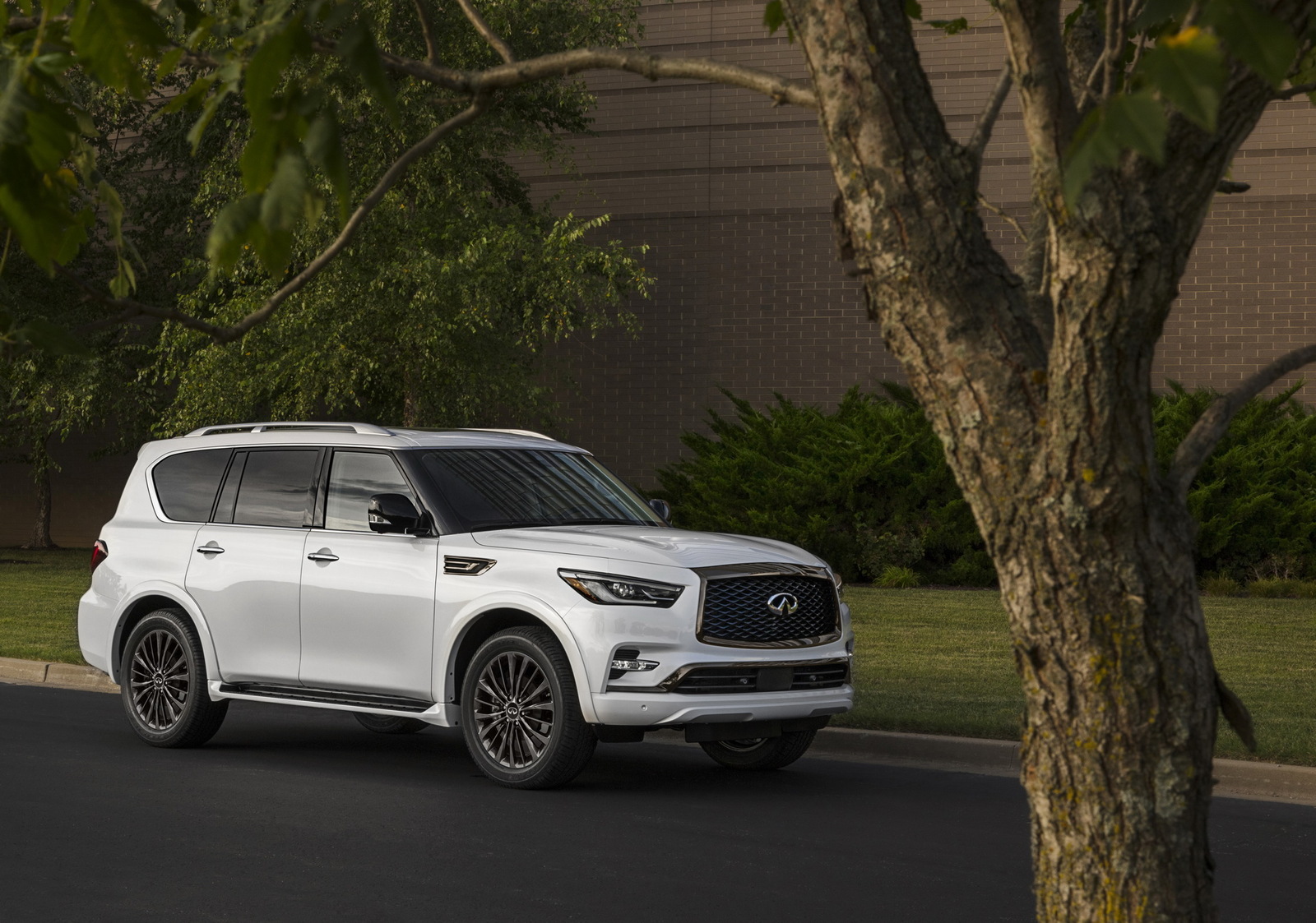 2021-infiniti-qx80-update-1.jpg