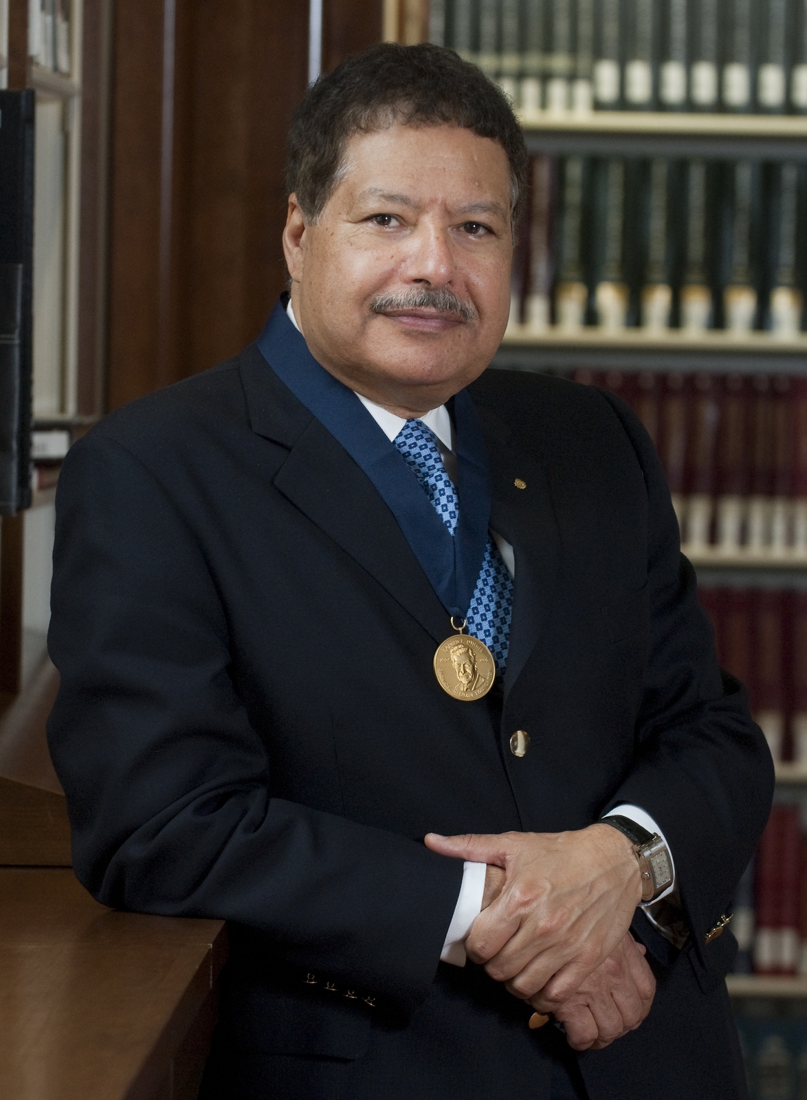 Ahmed_Zewail_HD2009_Othmer_Gold_Medal_portrait.jpg