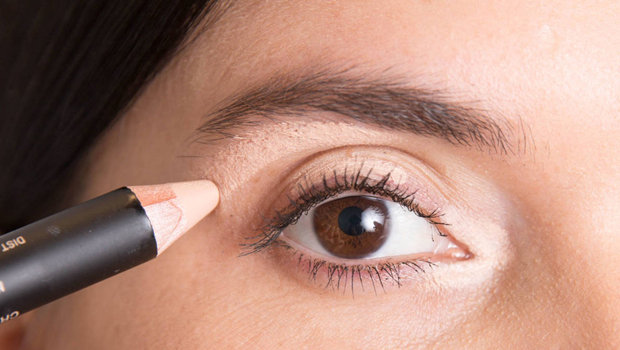 header_image_how-to-hide-flyaway-eyebrow-hair-by-makeup-main-image-fustany.jpg