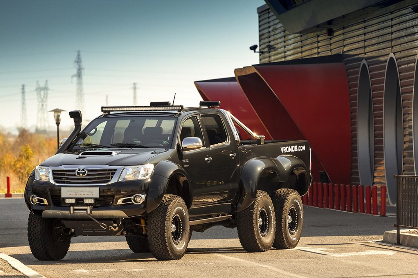 Toyota-Hilux-6x6-1.jpg